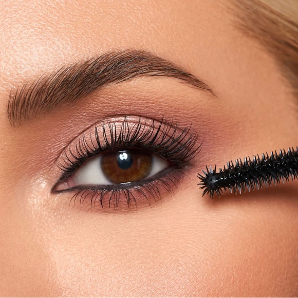 🌸LAWLESS -  THE ONE AND DONE LONG-WEAR VOLUMIZING MASCARA 🌸 - Picture 4 of 8